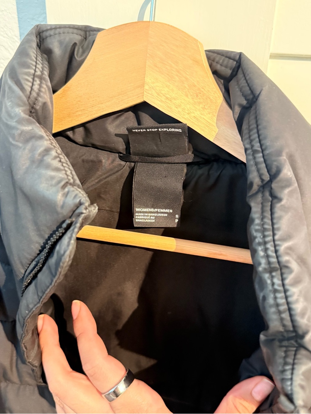 The North Face Women's Black Quilted Puffer Jacket - Picture 3 of 4